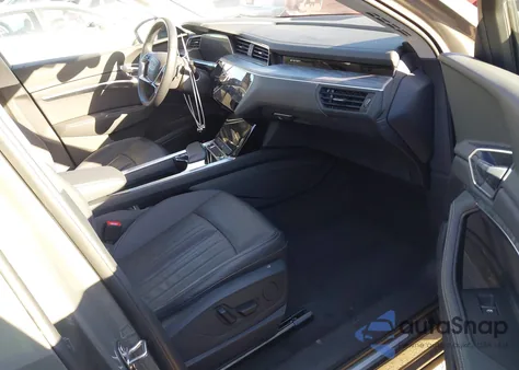 2024 Audi Q8 E-Tron Premium Quattro z USA, uszkodzony, nr VIN WA14AAGE0RB015891